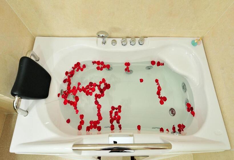 سوییت اجرایی, New Pacific