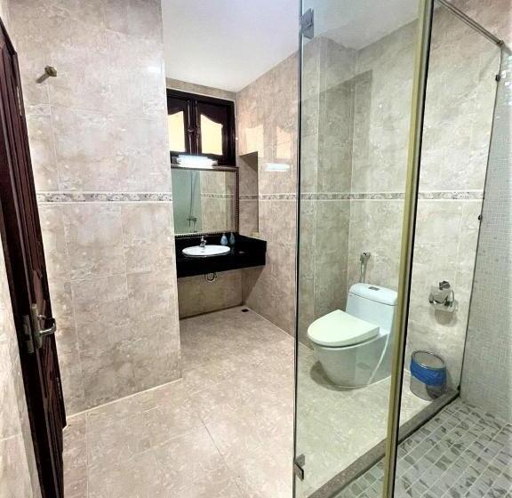 اتاق لوکس, New Pacific