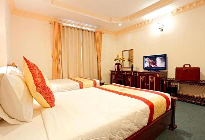 اتاق لوکس, New Pacific