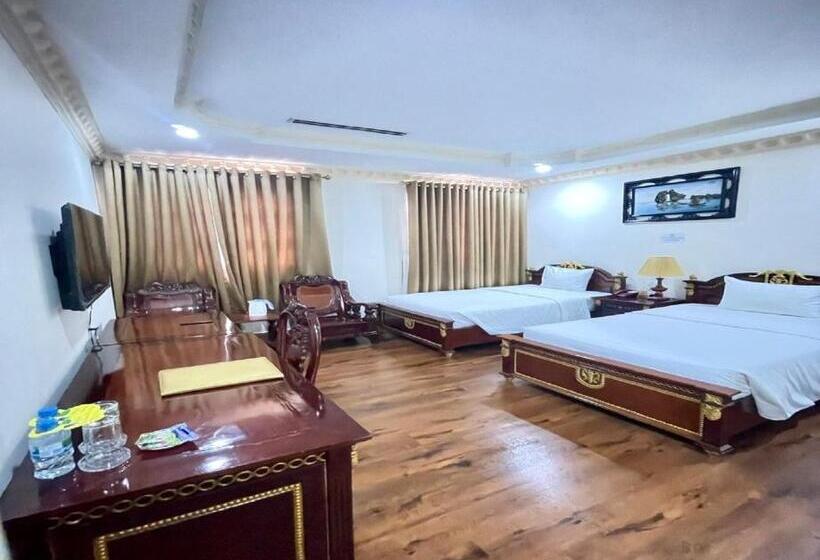 اتاق لوکس, New Pacific