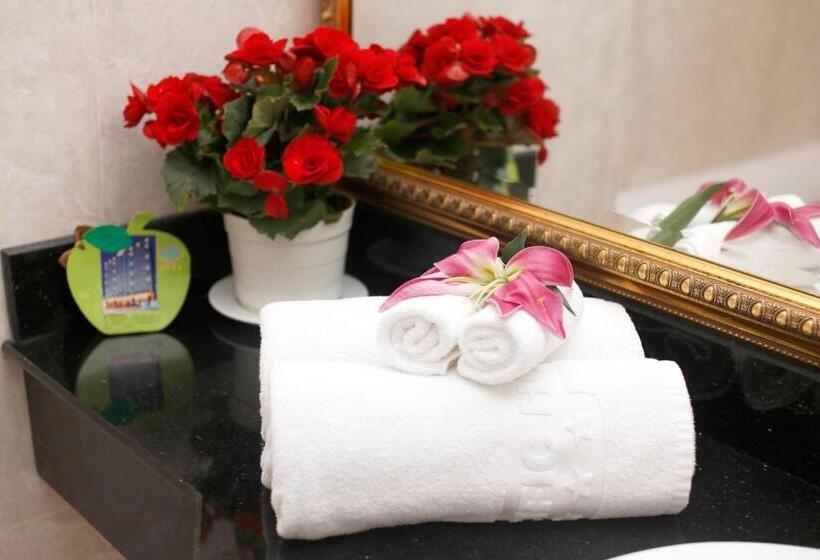 سوییت, New Pacific