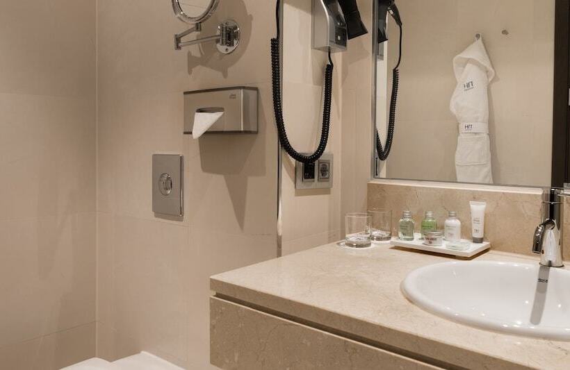 سوییت جونیور, NH Madrid Ribera Del Manzanares