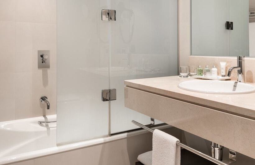 سوییت جونیور, NH Madrid Ribera Del Manzanares