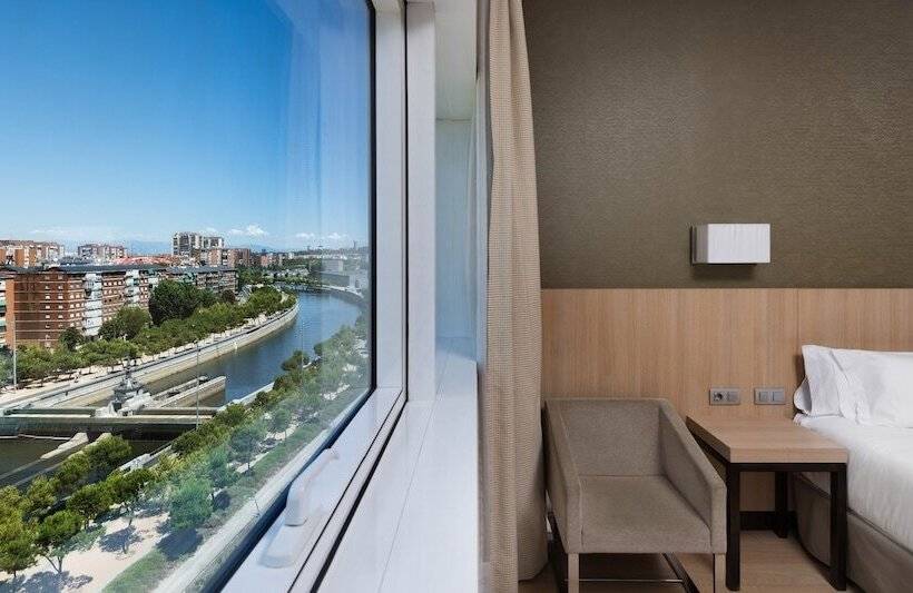 سوییت جونیور, NH Madrid Ribera Del Manzanares
