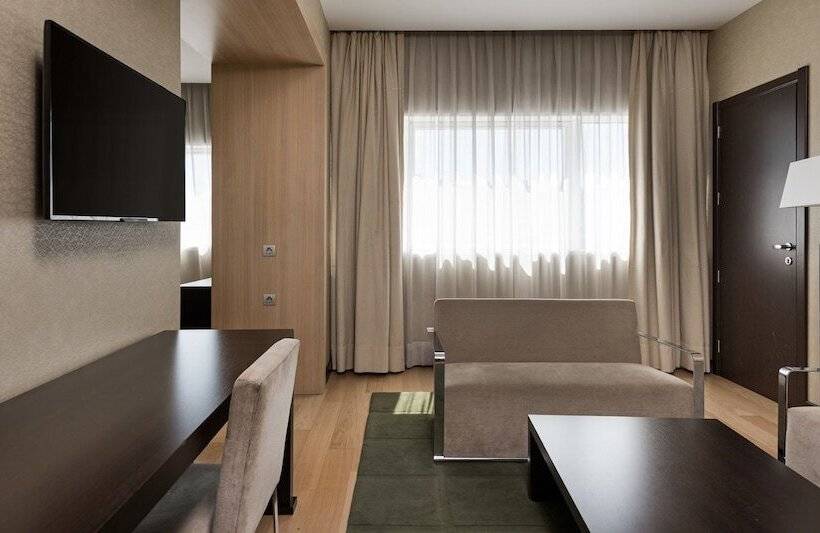 سوییت جونیور, NH Madrid Ribera Del Manzanares