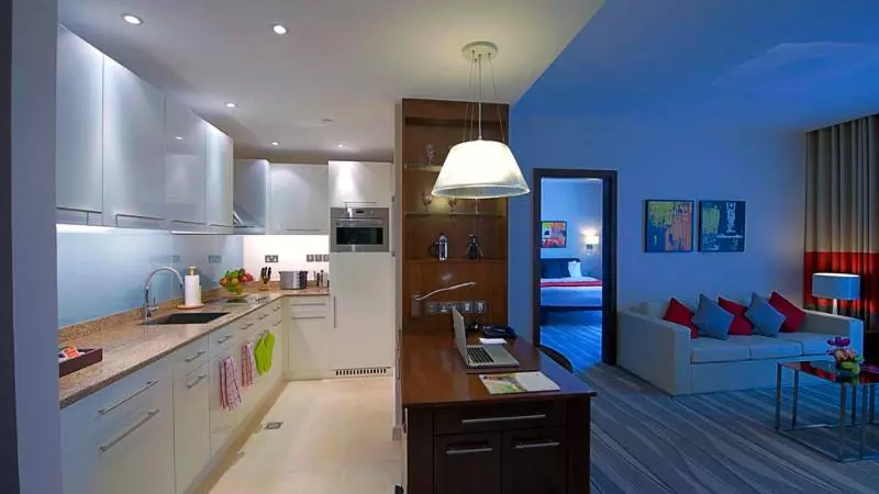 キングサイズベッドのスイートルーム, Staybridge Suites Yas Island Abu Dhabi, An Ihg