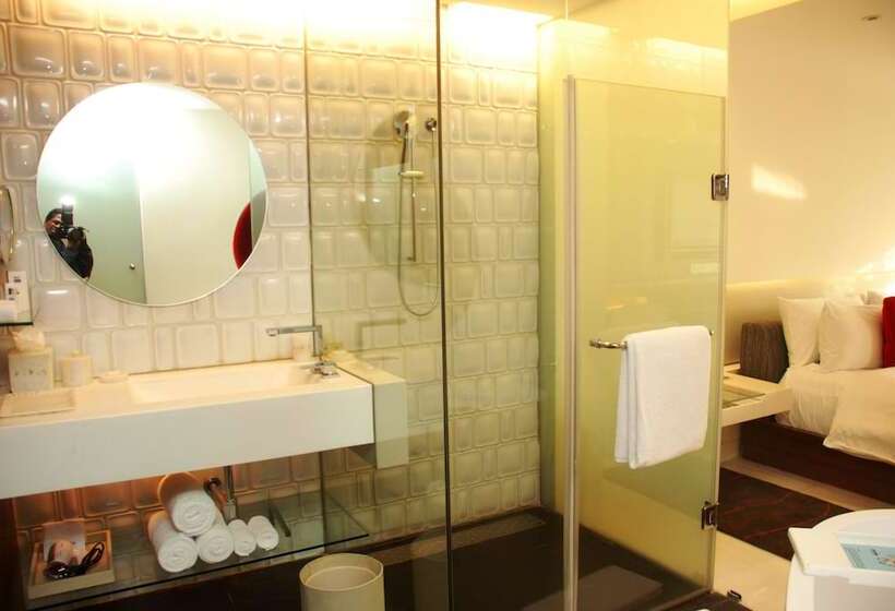 اتاق لوکس, The Park Hyderabad, Banjara Hills Near Hussain Sagar Lake