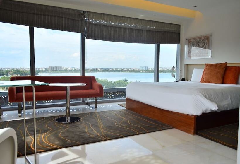 اتاق استاندارد با چشمانداز دریاچه, The Park Hyderabad, Banjara Hills Near Hussain Sagar Lake