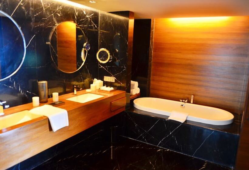 اتاق استاندارد با چشمانداز دریاچه, The Park Hyderabad, Banjara Hills Near Hussain Sagar Lake