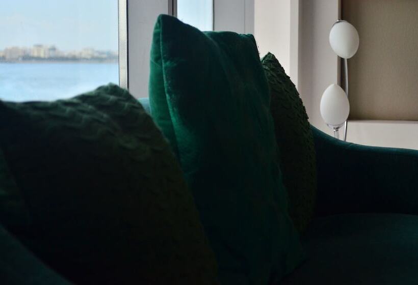 اتاق استاندارد با چشمانداز دریاچه, The Park Hyderabad, Banjara Hills Near Hussain Sagar Lake