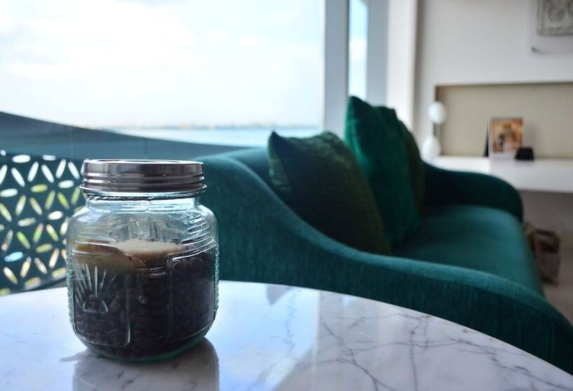 اتاق استاندارد با چشمانداز دریاچه, The Park Hyderabad, Banjara Hills Near Hussain Sagar Lake