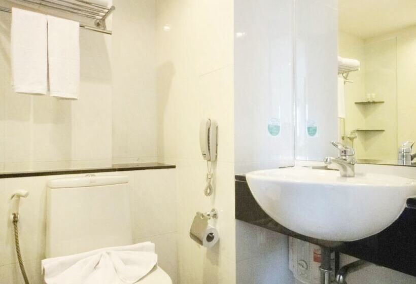 Номер Deluxe, The Patra Hotel   Rama 9