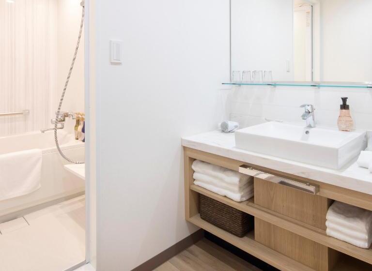 غرفة ديلوكس ثلاثية, Art Hotel Osaka Bay Tower