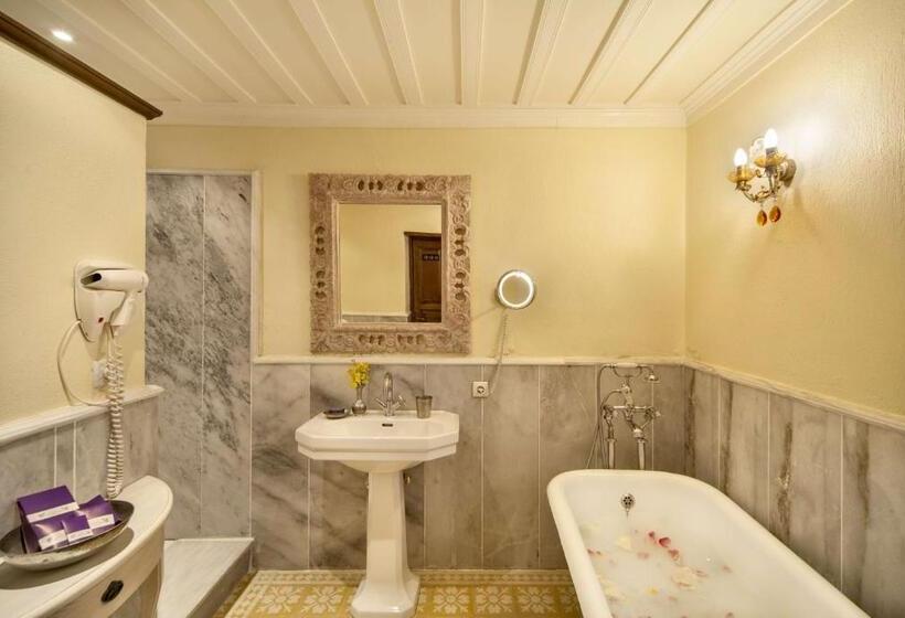 高级大房间, Gullu Konaklari