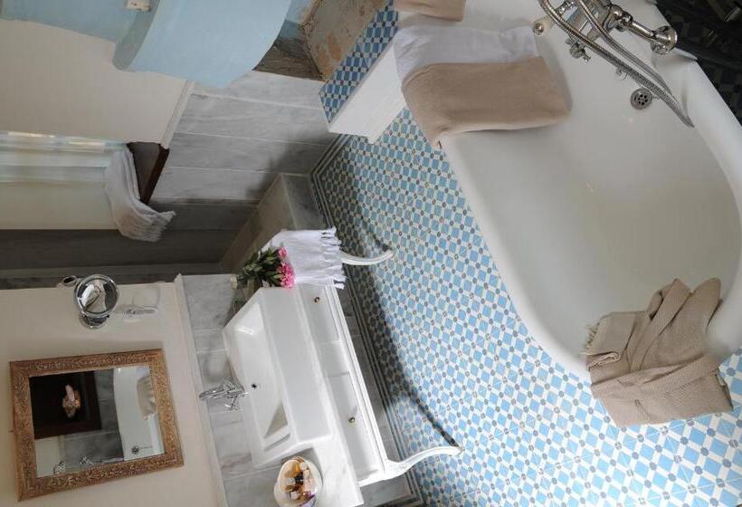 高级大房间, Gullu Konaklari