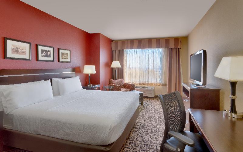 חדר סטנדרט עם מיטת קינג, Holiday Inn Hotel & Suites Salt Lake City Airport West By Ihg