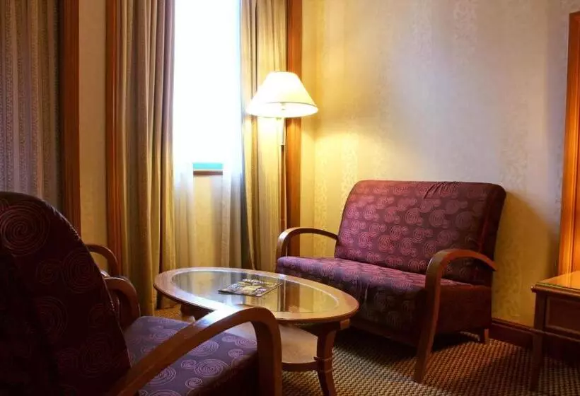 キングサイズベッドのデラックスルーム, Imperial Hotel Miri