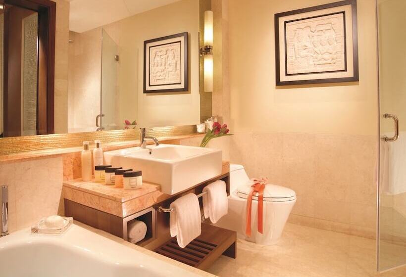 Апартаменты Deluxe 3 Спальни, Oakwood Premier Cozmo Jakarta
