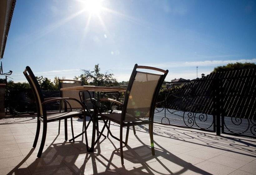 اتاق سوپریور, Oselya