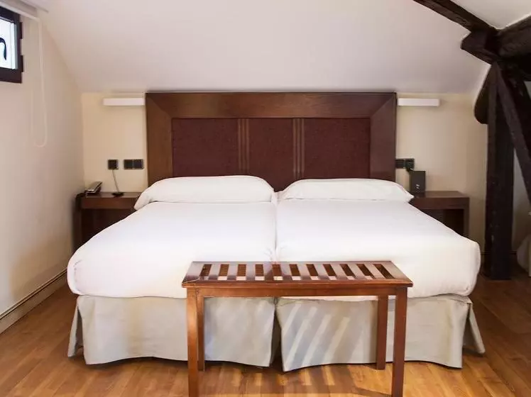 سوییت جونیور, Soria Plaza Mayor