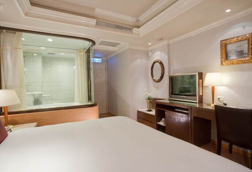 اتاق استاندارد, Tai Hope