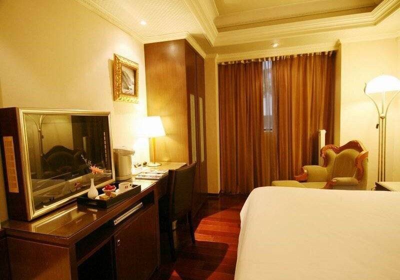 اتاق استاندارد, Tai Hope