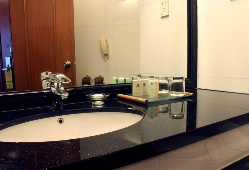 스탠다드 룸 킹사이즈 침대, Imperial Hotel Miri