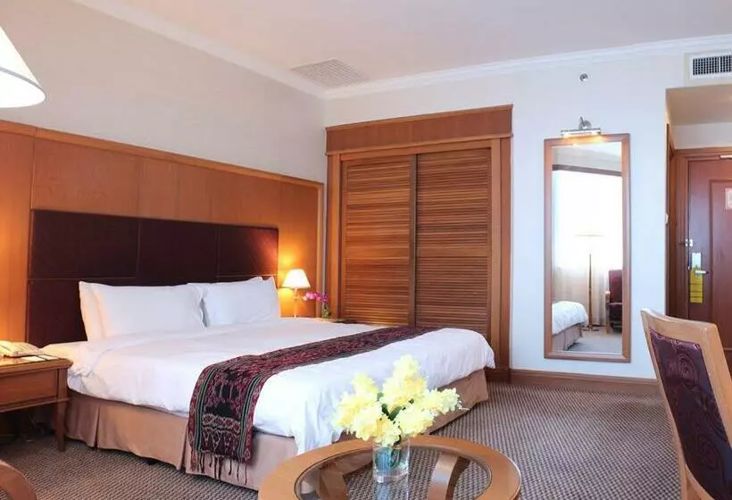 キングサイズベッドのスタンダードルーム, Imperial Hotel Miri
