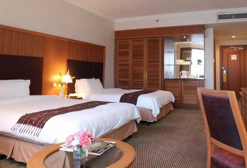 キングサイズベッドのスーペリアルーム, Imperial Hotel Miri