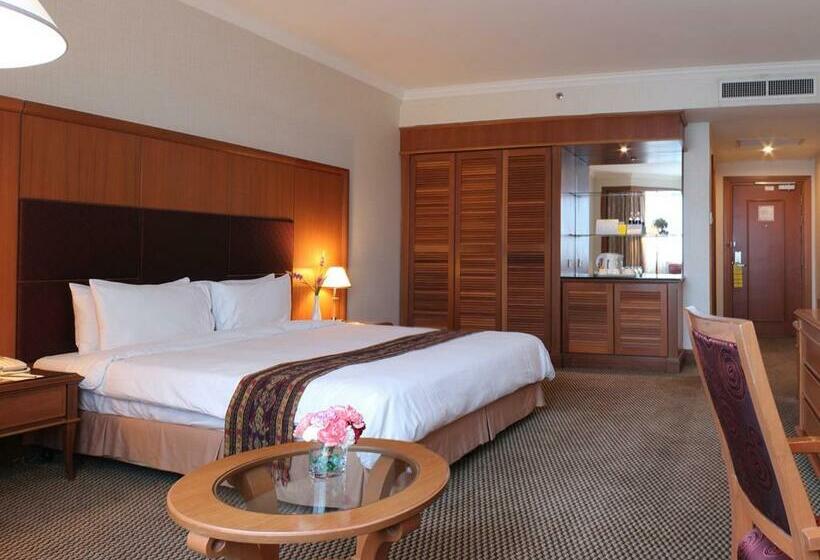 디럭스 룸 킹사이즈 침대, Imperial Hotel Miri