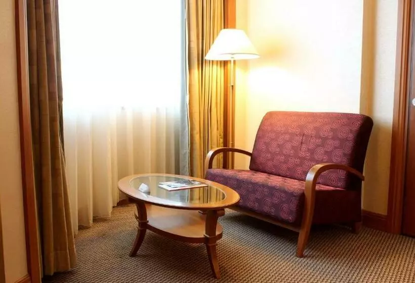 キングサイズベッドのスーペリアルーム, Imperial Hotel Miri