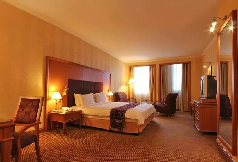 キングサイズベッドのデラックスルーム, Imperial Hotel Miri