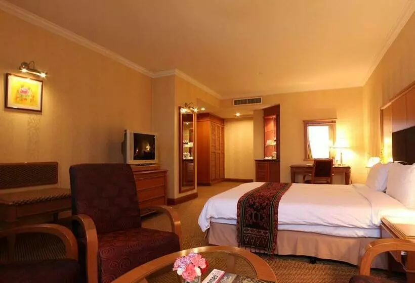 キングサイズベッドのデラックスルーム, Imperial Hotel Miri