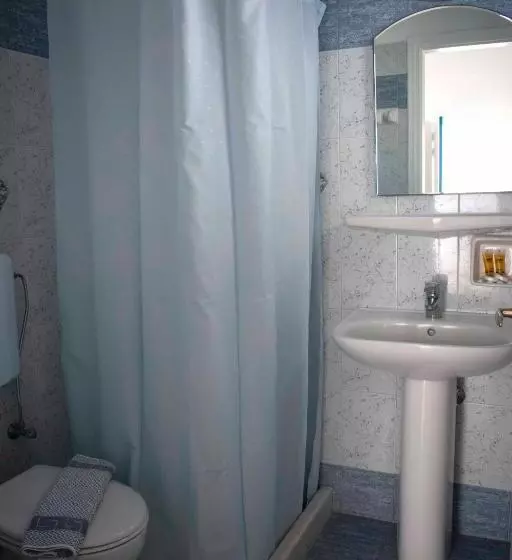 Economy Quadruple Room, Pension George