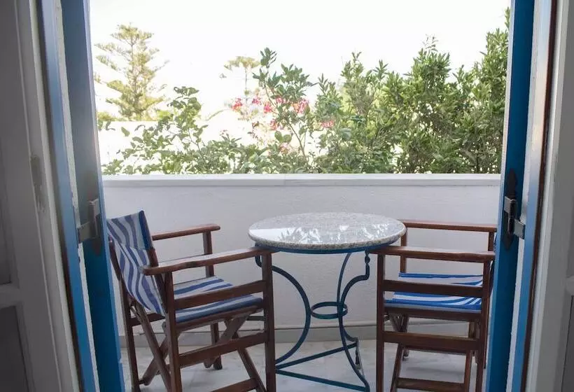 اتاق استاندارد سه نفره, Pension George