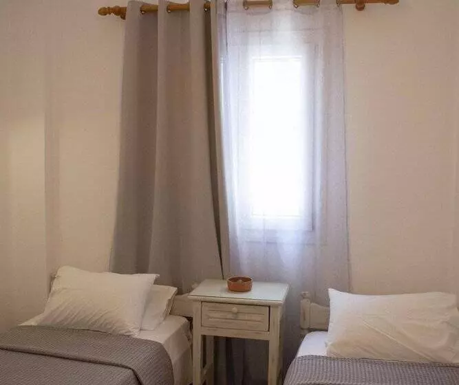 Economy Quadruple Room, Pension George