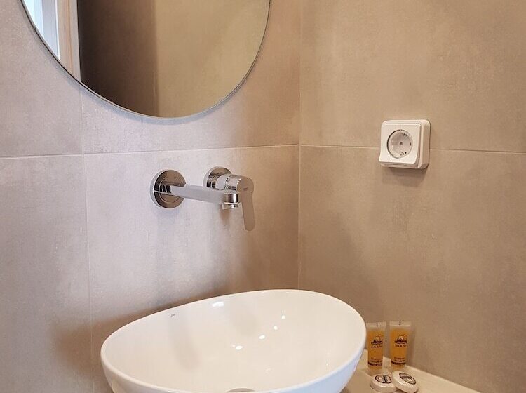 スタンダードスタジオ, Pension George