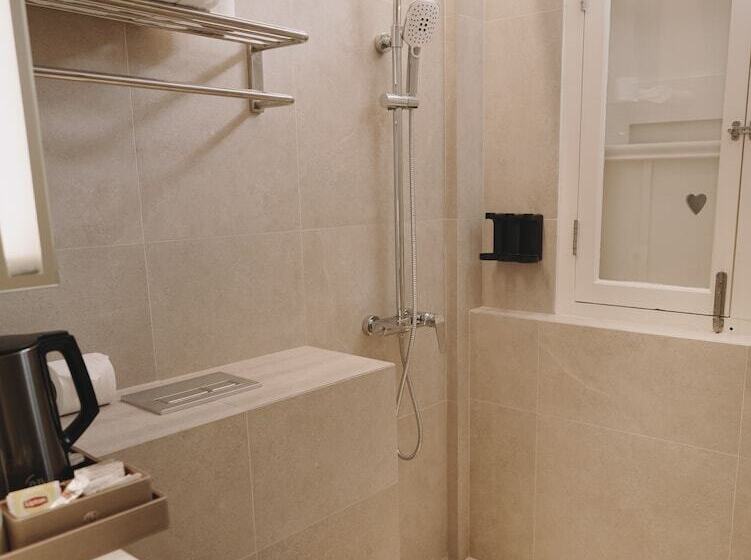 اتاق استاندارد یک نفره, 1900 Express Chinatown