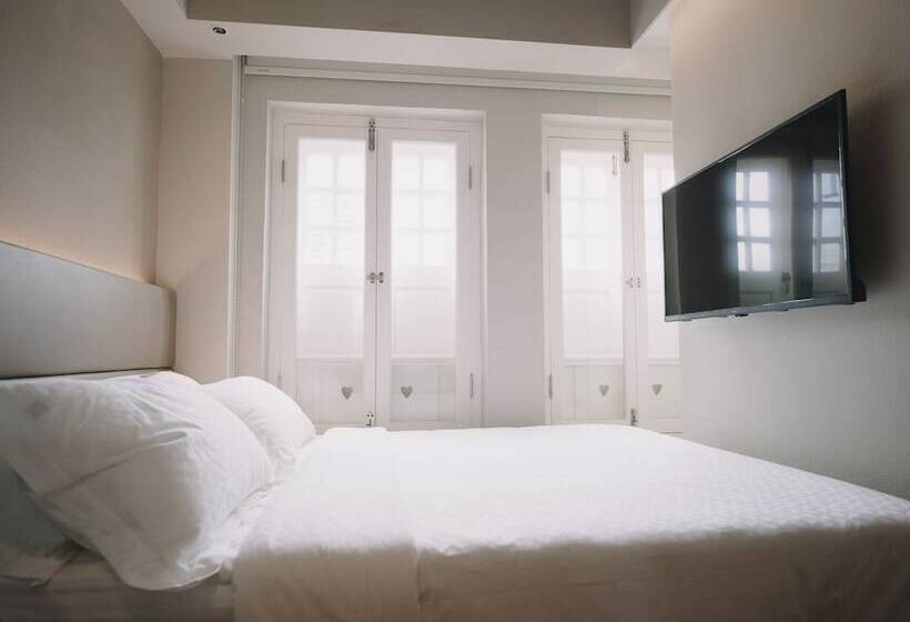 اتاق لوکس, 1900 Express Chinatown