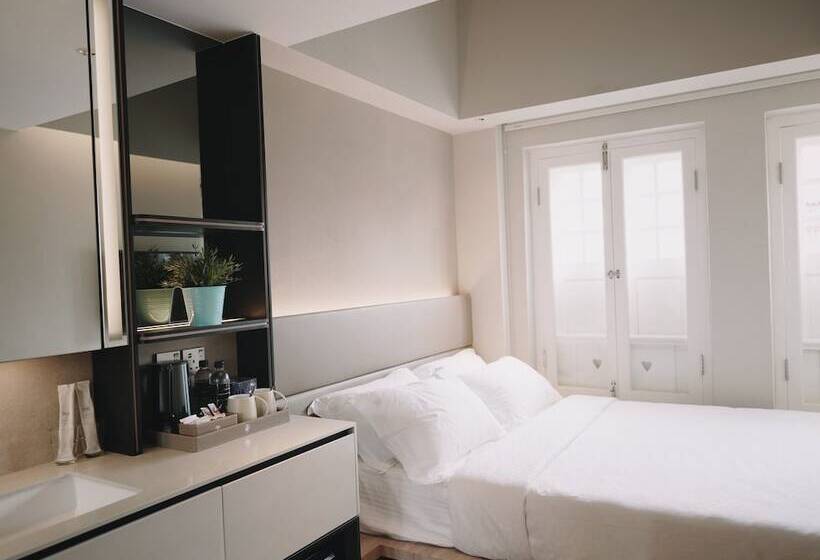 اتاق لوکس, 1900 Express Chinatown