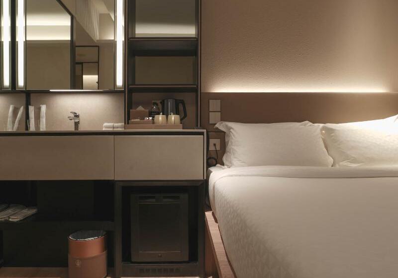 اتاق لوکس, 1900 Express Chinatown