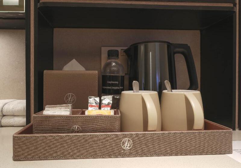 اتاق لوکس, 1900 Express Chinatown