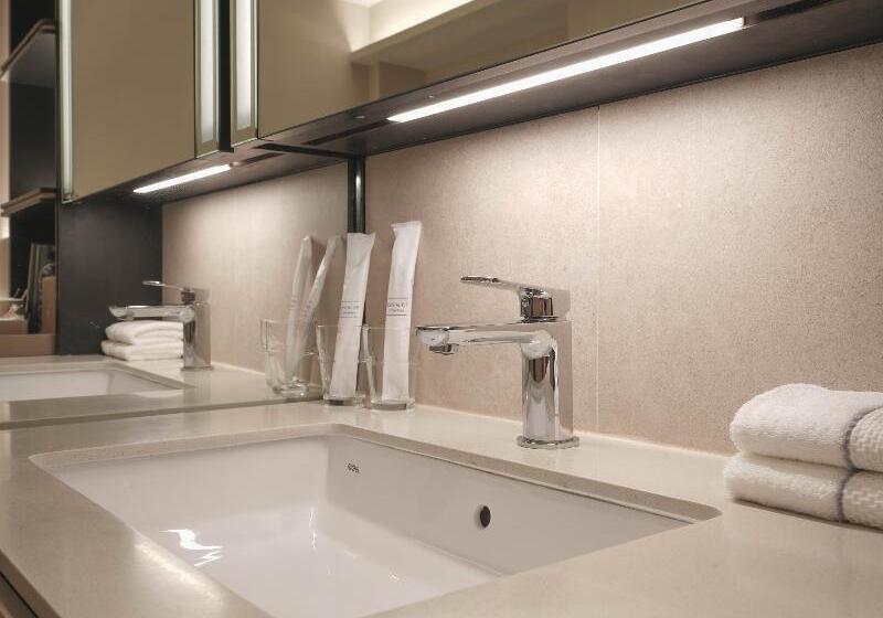 اتاق لوکس, 1900 Express Chinatown