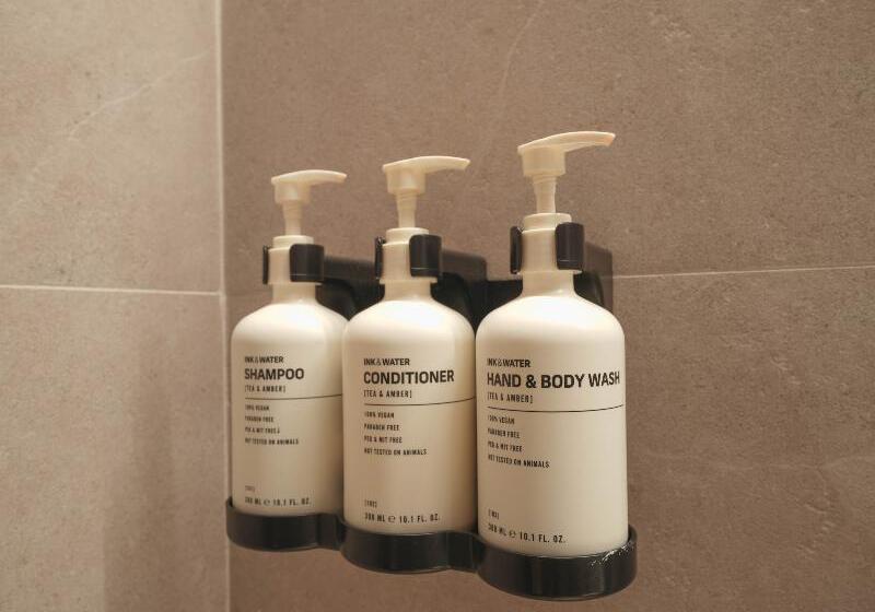 اتاق لوکس, 1900 Express Chinatown