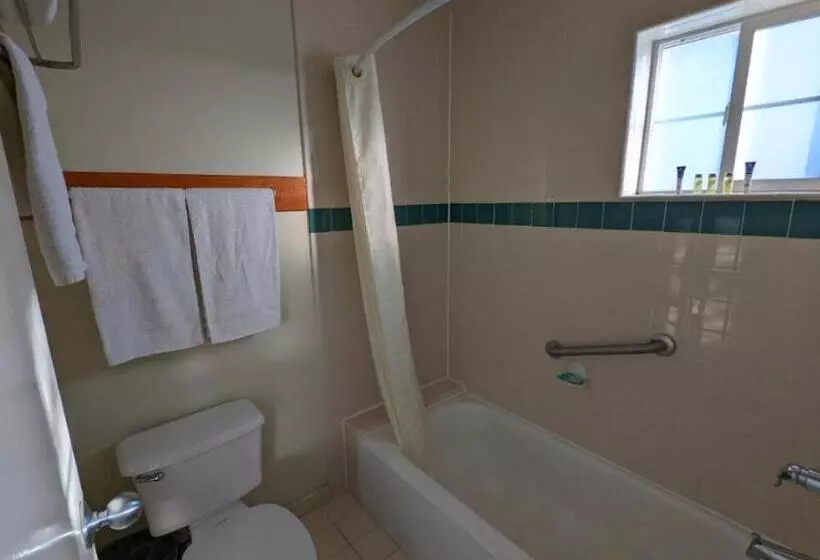 キングサイズベッドのデラックスルーム, Americas Best Value Inn Oxnard Port Hueneme