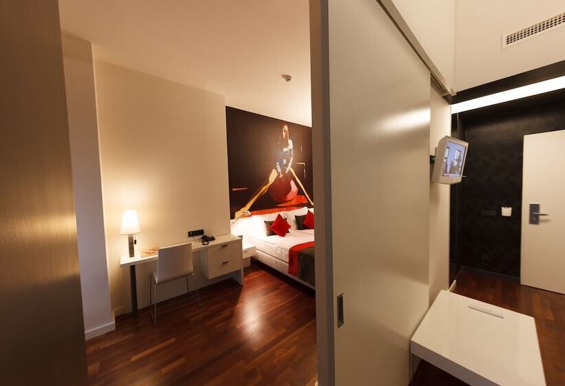 غرفة سوبيريور ثلاثية, Bohem Art