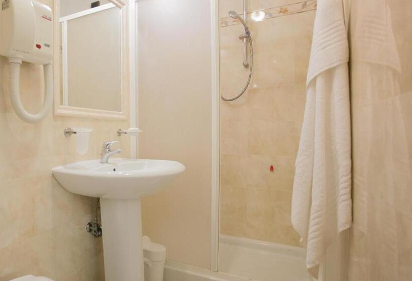 חדר סטנדרט לשלושה, Domus Praetoria