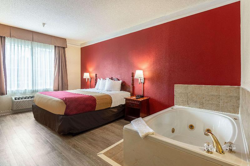 غرفة قياسية سرير كينج, Econo Lodge  Inn & Suites