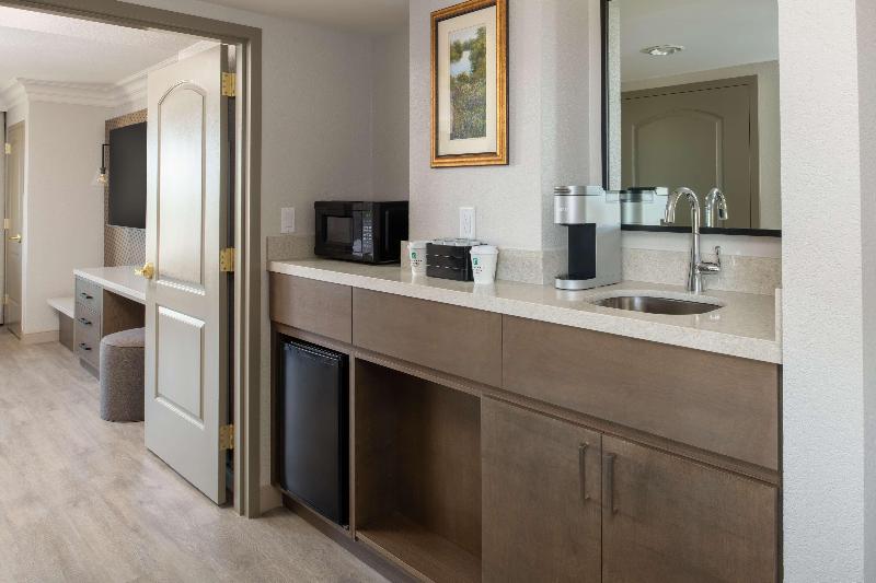 جناح سرير كينج, Embassy Suites By Hilton Sacramento Riverfront Promenade