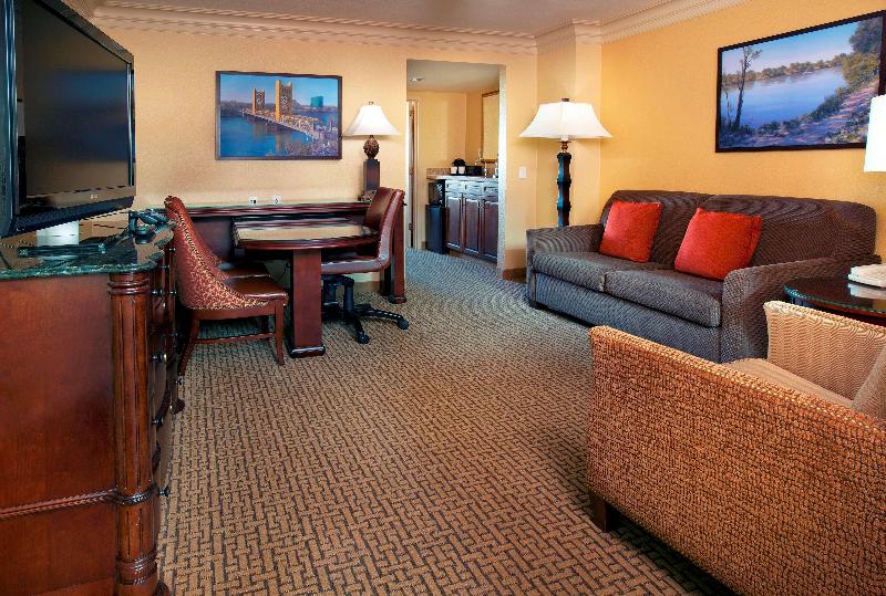 جناح مطل على البحر, Embassy Suites By Hilton Sacramento Riverfront Promenade
